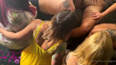 College Amateur Girls Throw Group Sex Party - drtuber.com