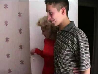Russian mature mom and a friend of her son! Amateur! - icpvid.com