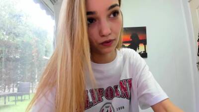 sexy amateur hot blonde teen show webcam - nvdvid.com