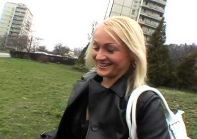 Amateur blonde floozy Katrinne agrees to hardocore sex - nvdvid.com