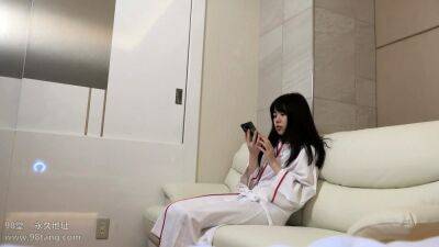 Asian - Amateur Webcam Cute Teen Plays Solo with Big Dildo - drtuber.com - Japan