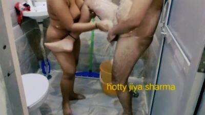 Newly Married Couple Nude Bath & Hubby Pissing On Wife Mouth - hclips.com