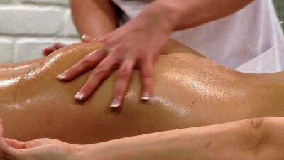 Massage ebony amateur fingered by lesbian masseuse - drtuber.com