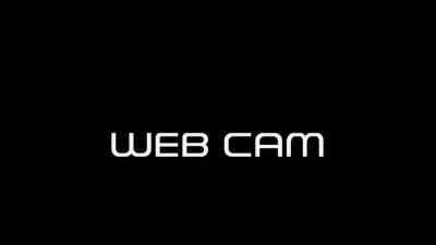Web cam couple. Gamer girl plays with a bouncing fuck hopper - drtuber.com