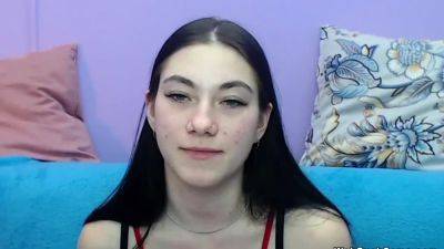 Brunette amateur teen stripping off on webcam - drtuber.com