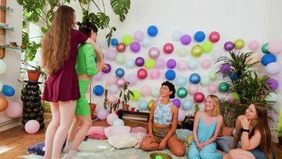 Amateur Teen Lesbians Kissing - drtuber.com