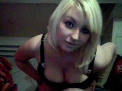 Louise Playing With Her Dildo on Webcam - drtuber.com - Britain