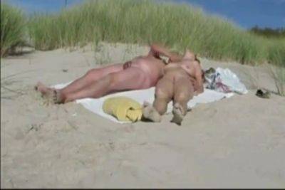 Beach Couple - hclips.com