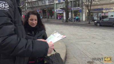 Czech couple shares their hot cash for a POV fuck in public - sexu.com - Czech Republic