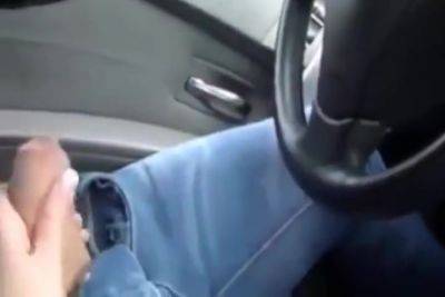 Amateur Gets Him In The Mood While Driving So He Just H - hclips.com