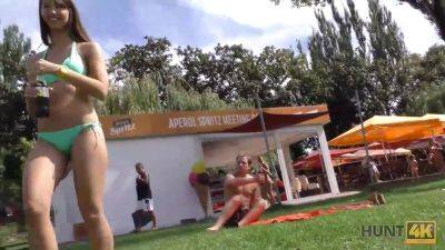 Watch this hot amateur babe take a stranger's cash in the bushes for some dirty fun - sexu.com - Czech Republic
