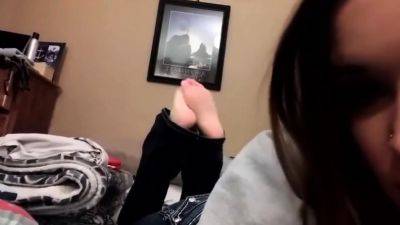 Amateur brunette teen katie foot fetish on big dildo - drtuber.com