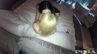 Nadia White & Jenna J Ross: The Amateur Lesbian Scene They Filmed - xxxfiles.com