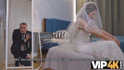 VIP4K. Couple decided to copulate in the bedroom before the ceremony - hotmovs.com - Czech Republic