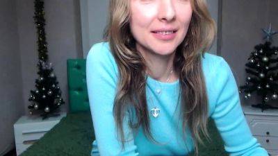 Busty Ukrainian MILF strips off to panties on webcam - drtuber.com - Ukraine
