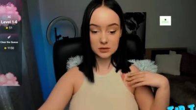 Webcam amateur Sexy teen touching her big tit - drtuber.com